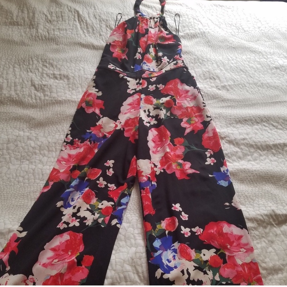 🌺 GUESS Tropical Floral Jumpsuit EUC! 🌺